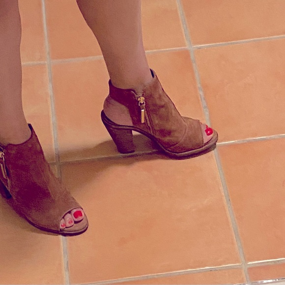 Gianni Bini, 61/2M, 4” heel Sandals - Picture 3 of 8